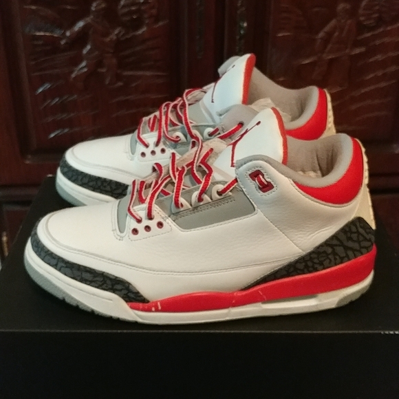 Air Jordan Retro 3 Fire Reds - Picture 3 of 8